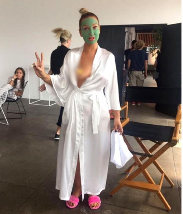 Singer Sia ditches wig and shows off a tad too much