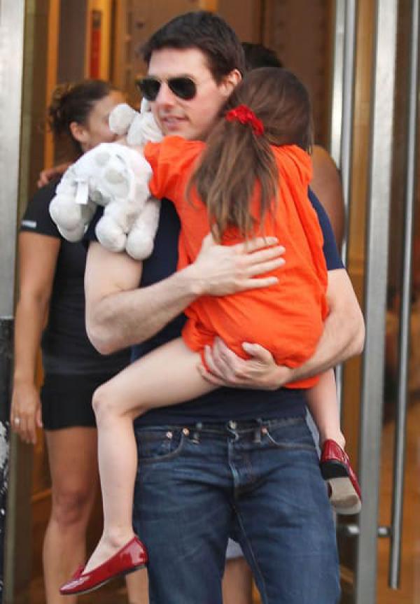Suri Cruise: Begging to See Tom Cruise After Four Years Apart?