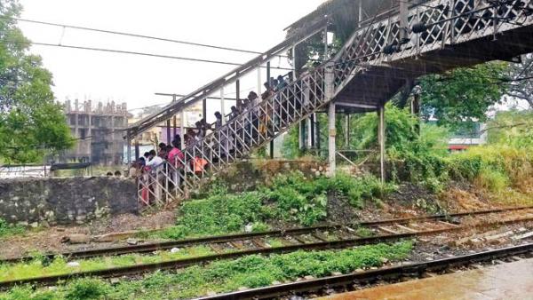 Mumbai: Railway stations beyond Kalyan still have archaic infrastructure