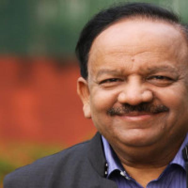 Scientists asked to develop zero-pollution firecrackers: Harsh Vardhan