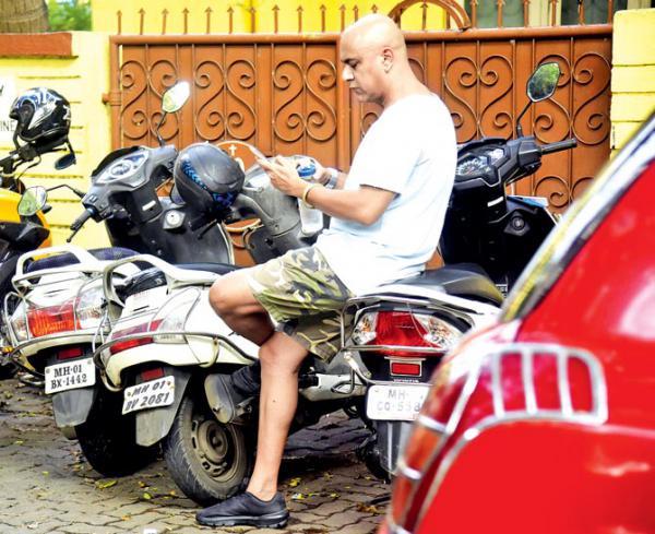 Baba Sehgal spotted in public after a hiatus