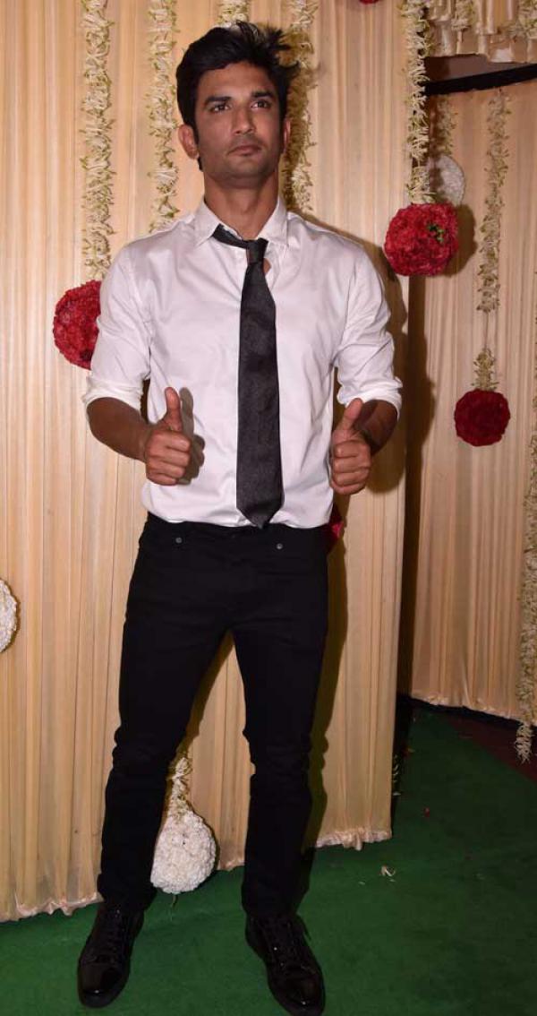 Awkward: Sushant Singh Rajput Just Forgot To Dress For A Big Diwali Party