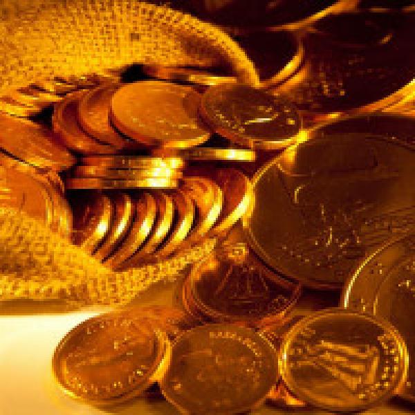 Gold drifts lower as dollar regains strength