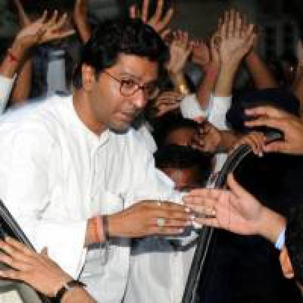 Cong, NCP slam MNS for evicting hawkers