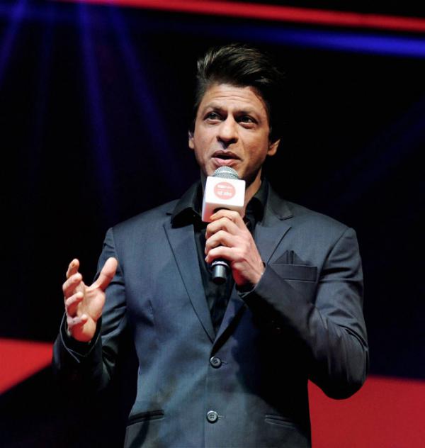 Shah Rukh Khan fulfills cancer patient Aruna's wish