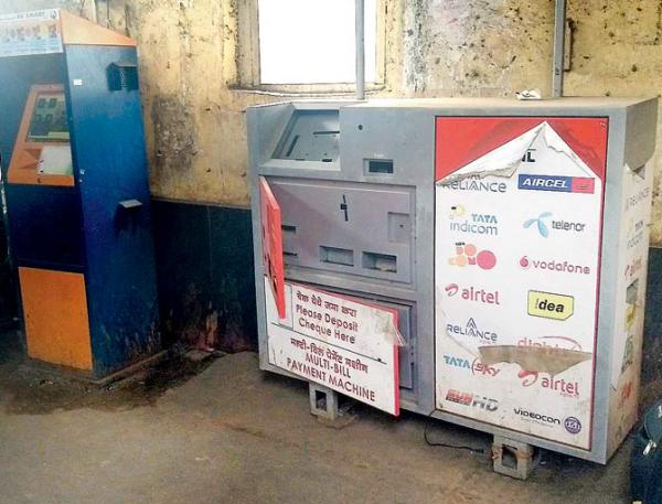 After Mumbai stampede, Western Railway to remove 640 bill-pay kiosks at stations