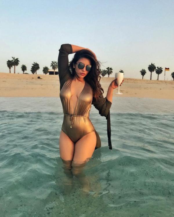  Hotness Alert! Shama Sikander sizzles in golden swimwear in Dubai 