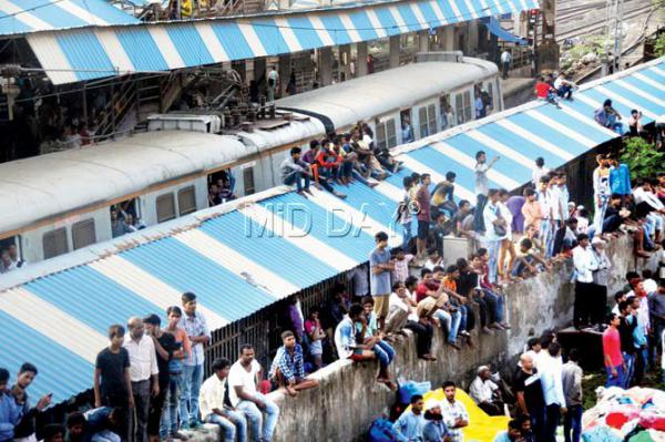 Fire at Bandra station: BMC to continue razing slums under Hight Court order