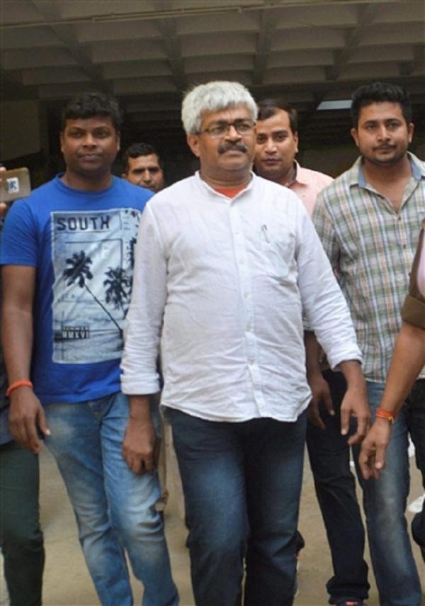 Journalist fraternity backs Vinod Verma, demands evidence from police