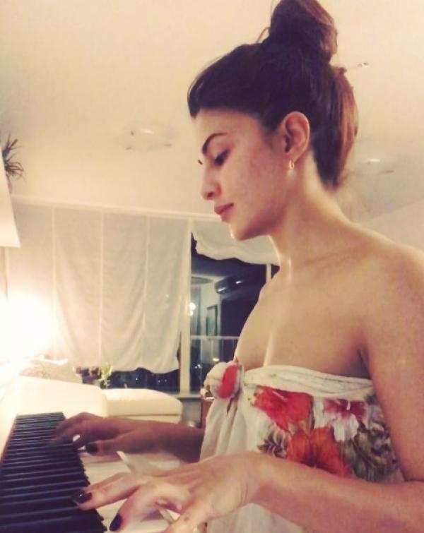  Watch: Jacqueline Fernandez shows off some piano skills 