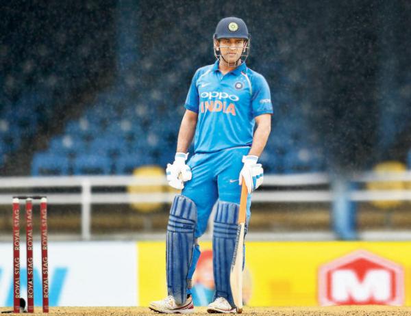 IND vs NZ T20I: Pressure mounts on Dhoni's batting position after 2nd match loss