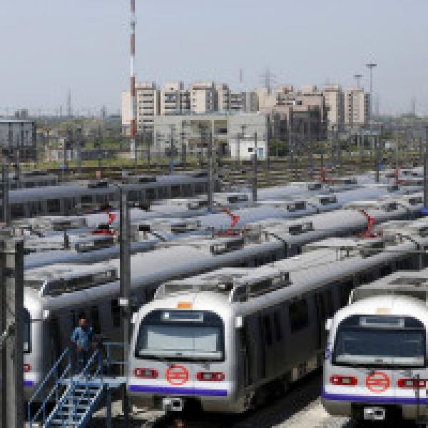 Delhi haze: Puri asks DMRC to increase frequency of trains to promote use of public transportÂ 