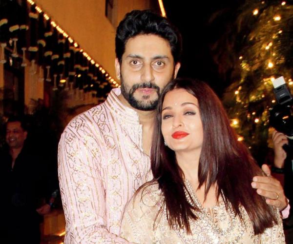 Abhishek Bachchan rescues wife Aishwarya Rai from an oops moment