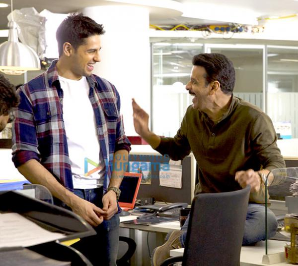  Check out: Sidharth Malhotra and Manoj Bajpayee caught in a candid moment on the sets of Aiyaary! 