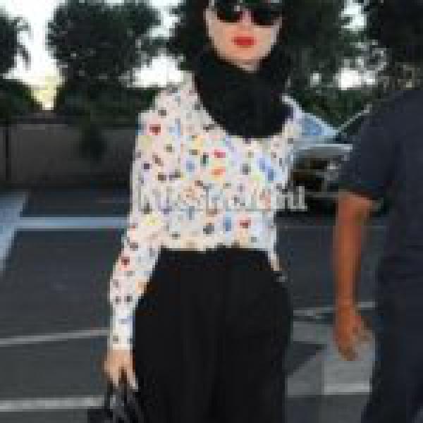 Kareena Kapoor Dresses Like Victoria Beckham At The Airport