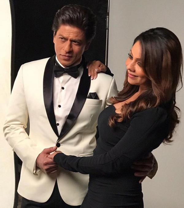  This cute picture of Shah Rukh Khan and Gauri Khan will surely give you relationship goals 