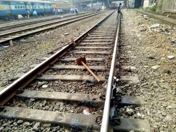 Mumbai: Motorman averts mishap after spotting iron rods on tracks