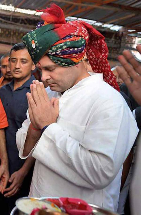 5 Reasons Why Rahul Gandhi&apos;s Religion Has Become A National Issue In The Gujarat Elections