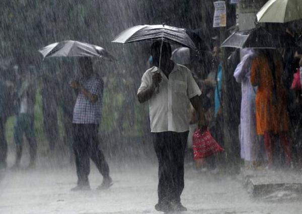 Mumbai hit with rains as Cyclone Ockhi nears