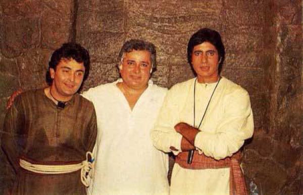 Amitabh Bachchan pays homage to Shashi Kapoor: To Shashji from your 'babbua'