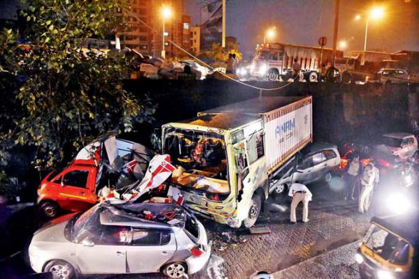 Mumbai: Container crushes five vehicles after falling 20 feet off flyover