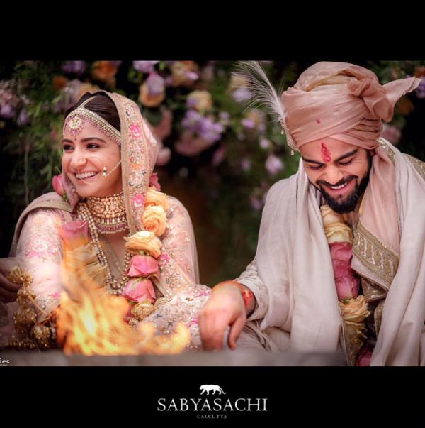  Anushka Sharma sets hearts aflutter as the exquisite Sabyasachi modern traditionalist bride! View Pics 