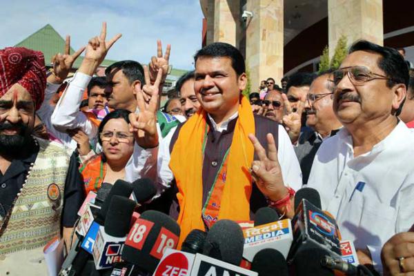 Gujrat mandate for BJP's politics of 'vishwas' and 'vikas': Maharashtra CM