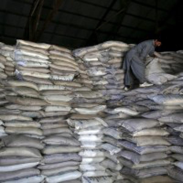 Govt withdraws stock holding limits on sugar dealers