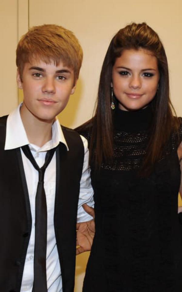Justin Bieber and Selena Gomez: In Couples Therapy... But Why?!?
