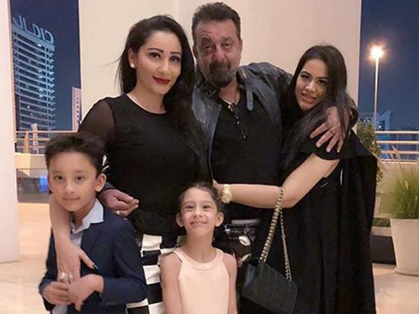 Sanjay Dutt and his family make for a perfect picture 