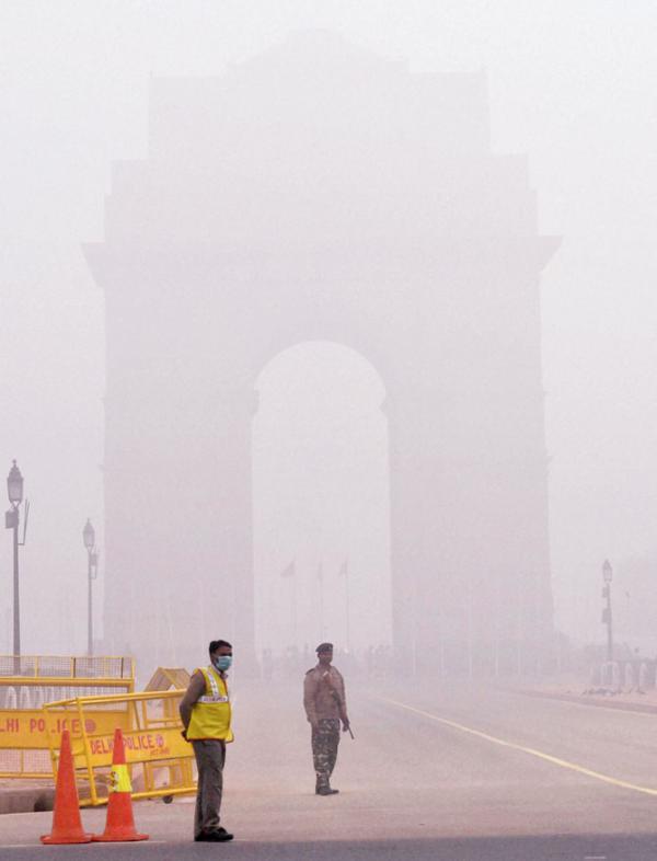 Dense fog disrupts train, flight operations in Delhi