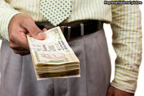 CBI nabs Mumbai IT officer taking bribe of Rs 1 lakh