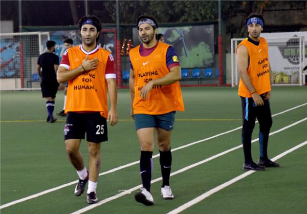  Varun stuns with a surprise appearance at a football practice session 