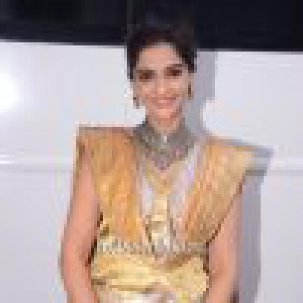 Sonam Kapoor Drapes Her Sari In The Most Unique Way