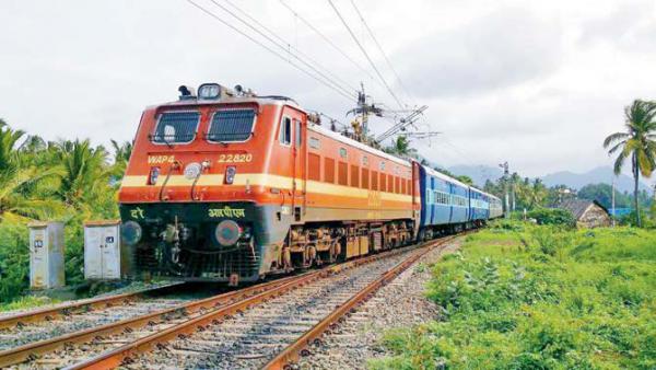 Dahanu-Panvel train skips station, leaves commuters in a lurch