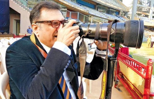 Boman Irani turns 'cameraman' at Wankhede stadium