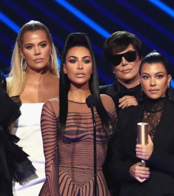Kim Kardashian Accepts People's Choice Award, Addresses Devastating California Wild Fire