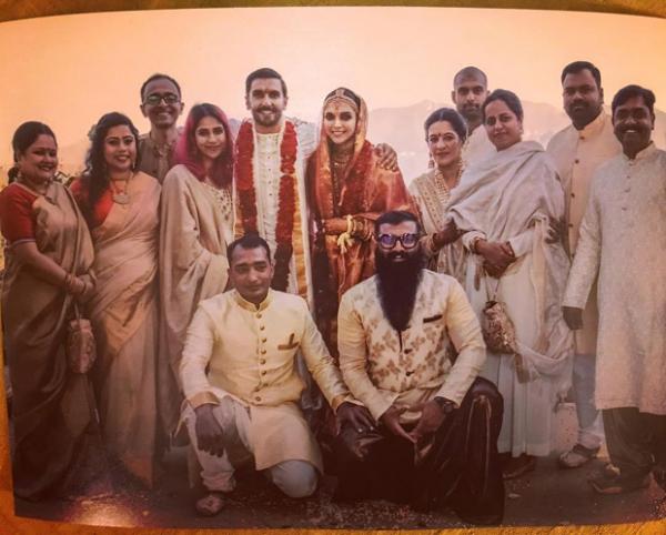  NEW PIC ALERT: Newlyweds Ranveer Singh and Deepika Padukone look regal in Konkani style wedding outfits as they strike a pose with their squad in Italy 