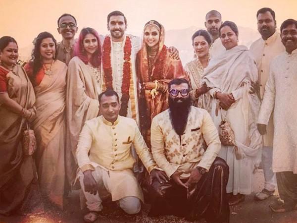 Deepika Padukone and Ranveer Singh pose for a happy group picture 